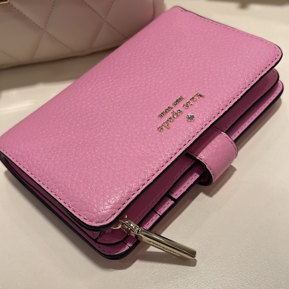 Kate Spade Lena Medium Bifold Wallet
Mandavilla 
NWT - Picture 1 of 16